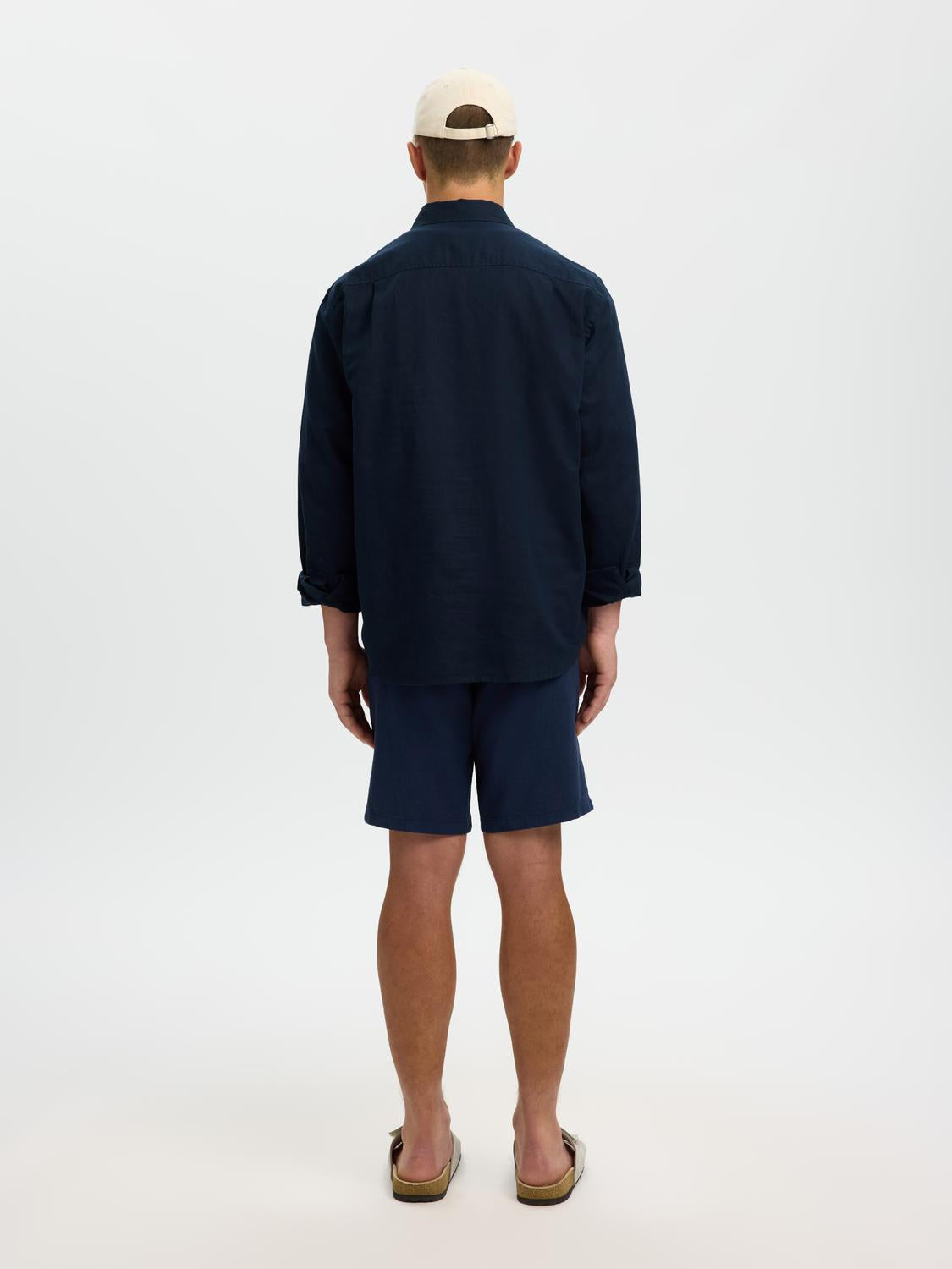 model_shot-back